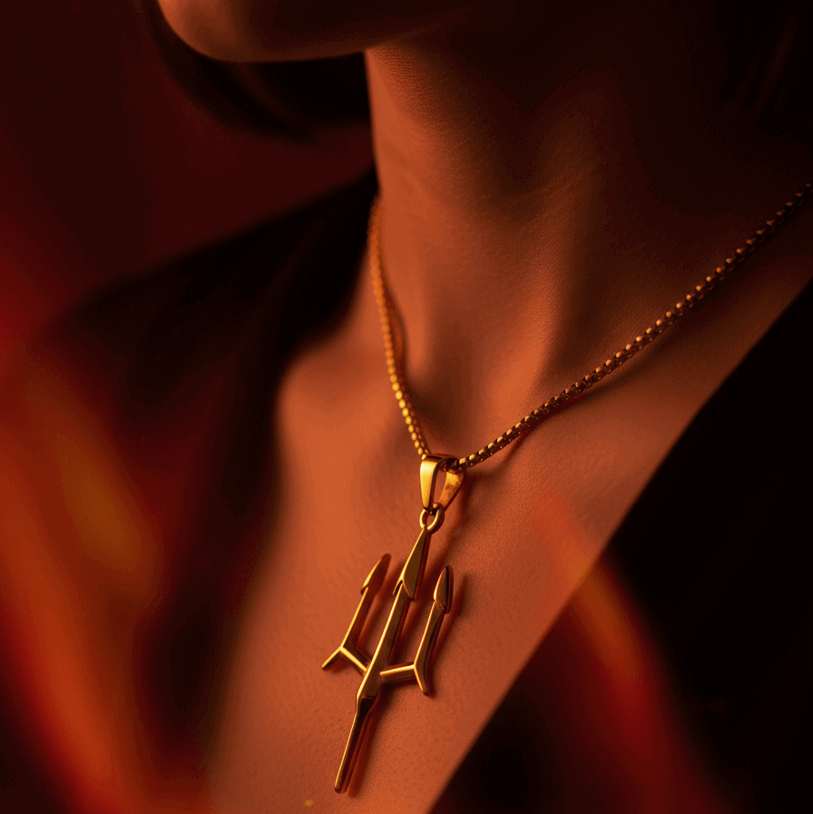 GOSARTE 22K gold plated Trident locket pendant – product view 3