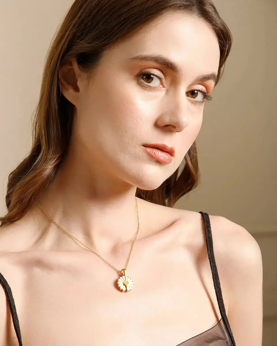 Personalised Flower Necklace – Gold Plated by GOSARTE – product view 4