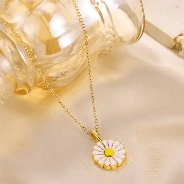 Personalised Flower Necklace – Gold Plated by GOSARTE – product view 6