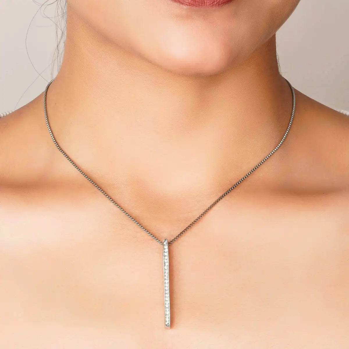 GOSARTE personalised bar pendant necklace in silver colour – view 4